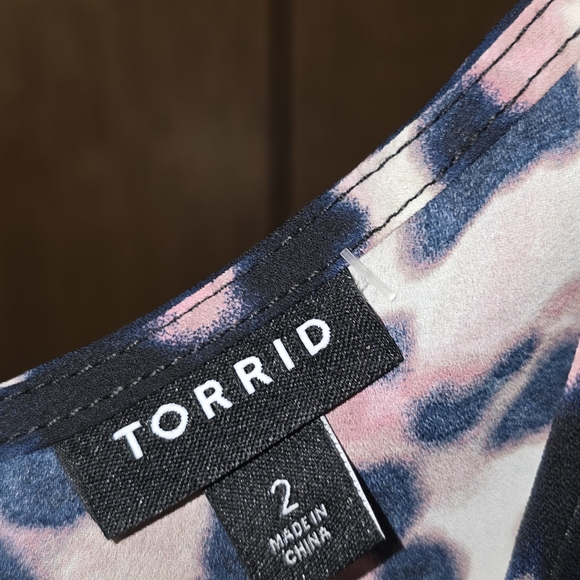 Size 2 Torrid Blue and Pink Floral Tank Top NW/OT - Picture 2 of 5